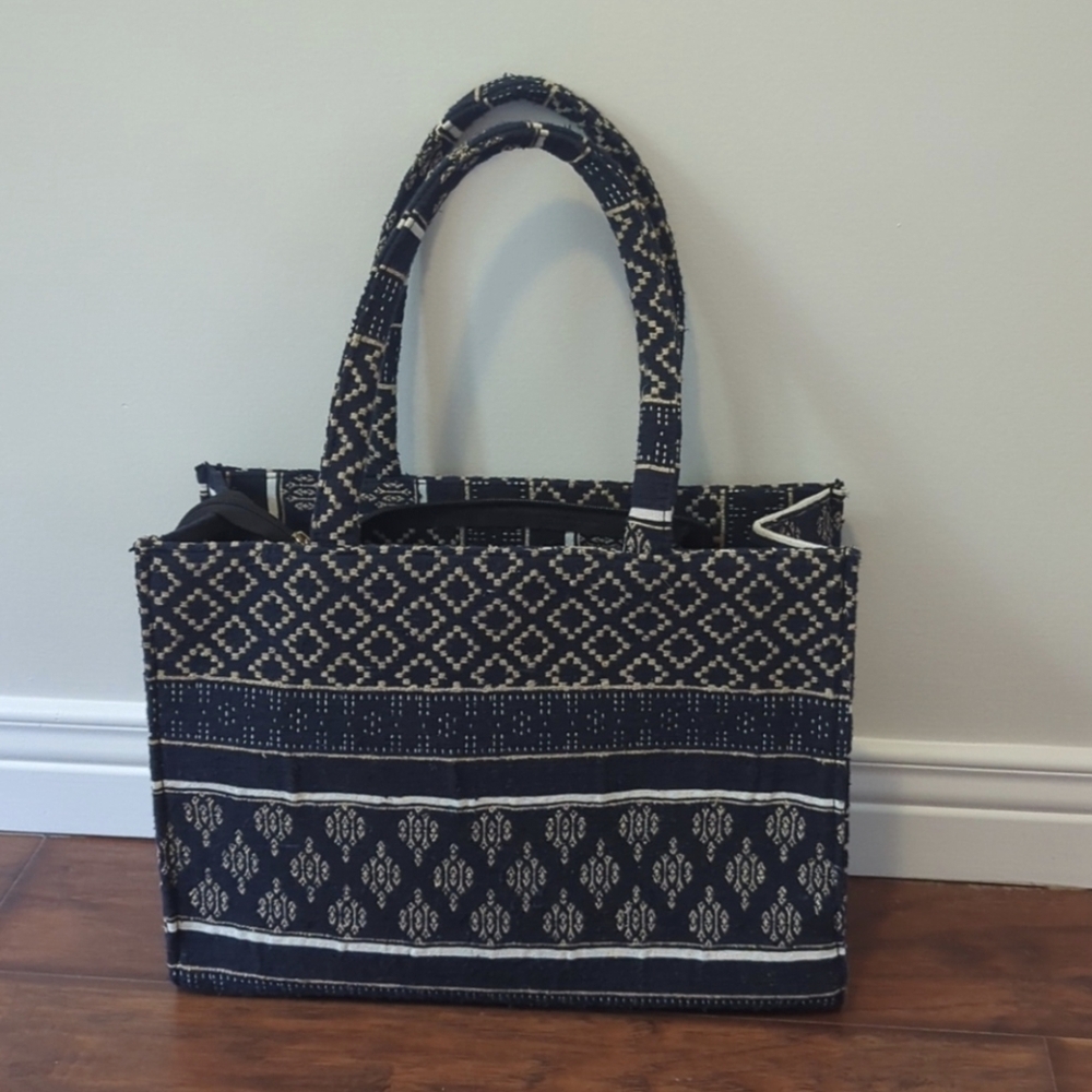 Book Tote - Picture 2 of 3